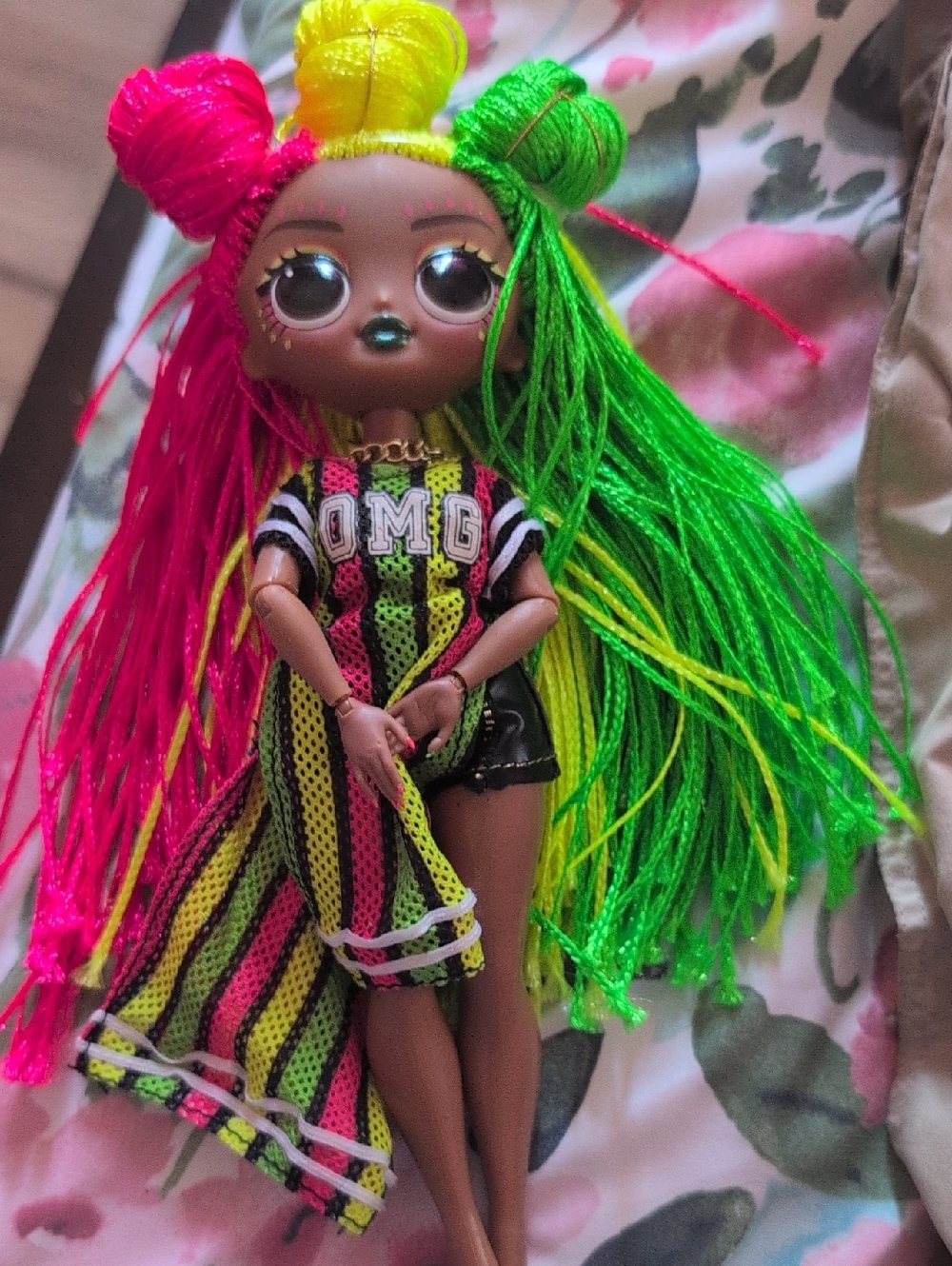 LOL Surprise OMG Queens Sways fashion doll with 20 Surprises Including Outfit an